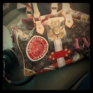 Trying sell my wife Luis Vuitton purse